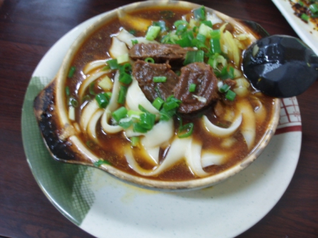 大方蘭州拉麵館：很想退貨的砂鍋削麵堡