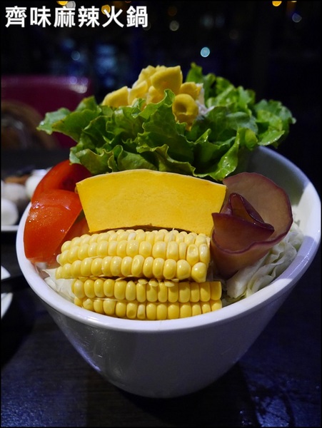 齊味麻辣鴛鴦火鍋(三重店):【橘子雞排】三重徐匯中學站-齊味麻辣鴛鴦火鍋(三重店)*獨門秘方鍋物