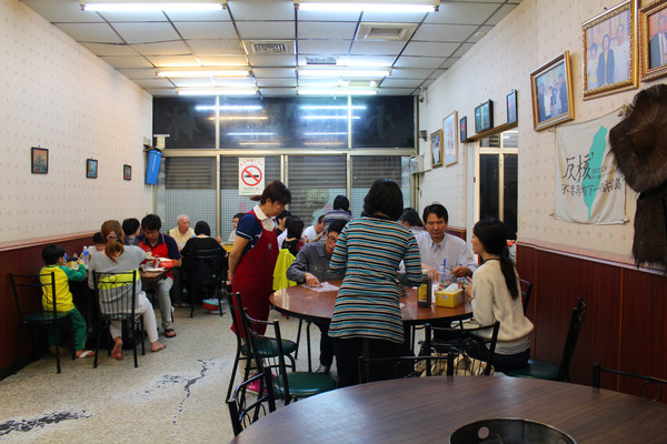 阿裕現宰牛肉涮涮鍋：[台南]觀光客退散!!!!在地狼吃的台南味 阿裕現宰牛肉涮涮鍋