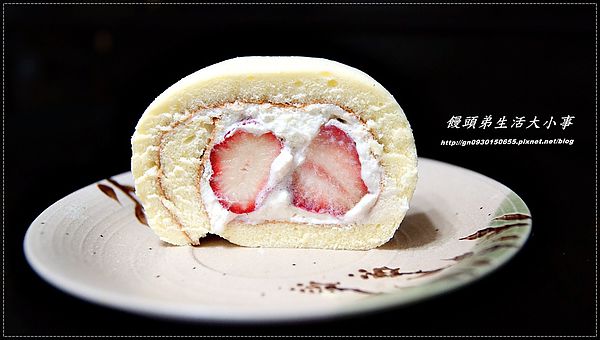 稻香緣手工蛋糕：【稻香緣】每日限量！晚了就吃不到～草莓卡士達鮮奶捲