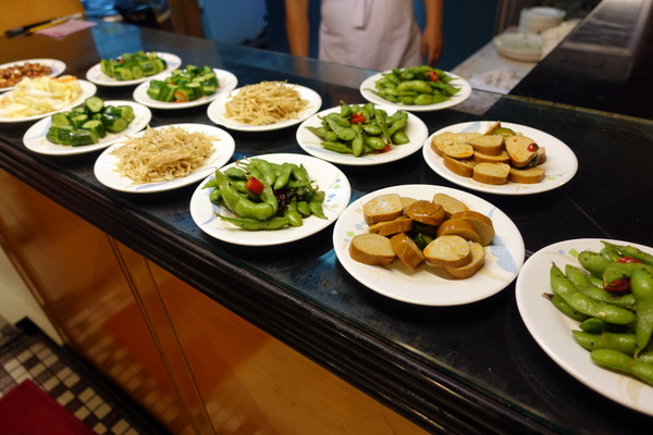 好公道金雞園:(胖樺食記)永康街老字號點心麵食館「金雞園」,讓人失望的蟹黃小包及雞腿麵