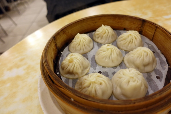 好公道金雞園:(胖樺食記)永康街老字號點心麵食館「金雞園」,讓人失望的蟹黃小包及雞腿麵