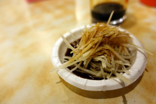 好公道金雞園:(胖樺食記)永康街老字號點心麵食館「金雞園」,讓人失望的蟹黃小包及雞腿麵