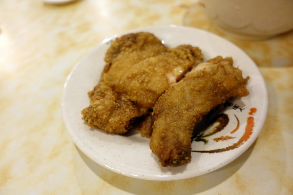 好公道金雞園:(胖樺食記)永康街老字號點心麵食館「金雞園」,讓人失望的蟹黃小包及雞腿麵