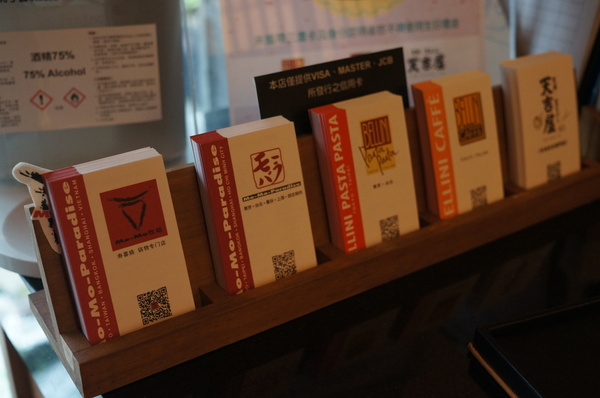 天吉屋：(胖樺食記)台北東區”天吉屋日式天丼專賣店”。大份量美味的炸物天堂。