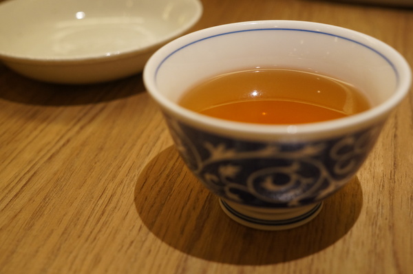 天吉屋：(胖樺食記)台北東區”天吉屋日式天丼專賣店”。大份量美味的炸物天堂。