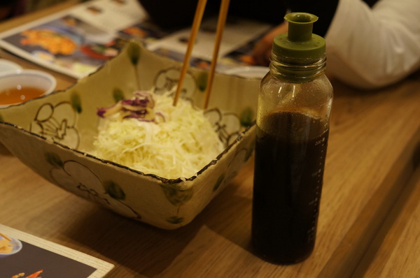 天吉屋：(胖樺食記)台北東區”天吉屋日式天丼專賣店”。大份量美味的炸物天堂。