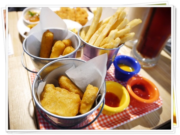 方屋(Found House)：【板橋】FOUND HOUSE 方屋餐廳－餐點飲料都在水準之上，值得再訪的好店 (免費WIFI、有插座、可久坐)