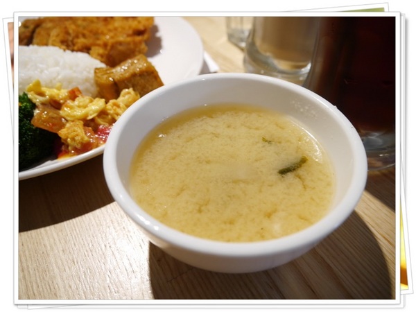 方屋(Found House)：【板橋】FOUND HOUSE 方屋餐廳－餐點飲料都在水準之上，值得再訪的好店 (免費WIFI、有插座、可久坐)