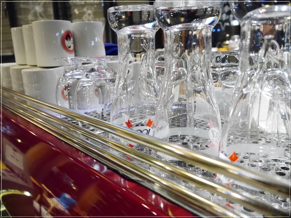 阿達阿永咖啡廳：【中和】阿達阿永咖啡廳－由 <達永建設 x 5 Senses x 聞山咖啡> 合作 ‧ 南勢角捷運站4號出口 ‧ 圓通通小綠地