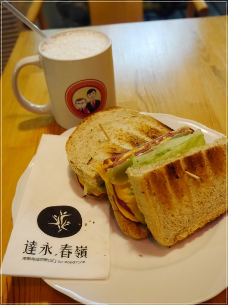 阿達阿永咖啡廳：【中和】阿達阿永咖啡廳－由 <達永建設 x 5 Senses x 聞山咖啡> 合作 ‧ 南勢角捷運站4號出口 ‧ 圓通通小綠地