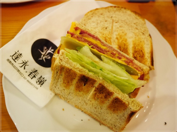 阿達阿永咖啡廳：【中和】阿達阿永咖啡廳－由 <達永建設 x 5 Senses x 聞山咖啡> 合作 ‧ 南勢角捷運站4號出口 ‧ 圓通通小綠地