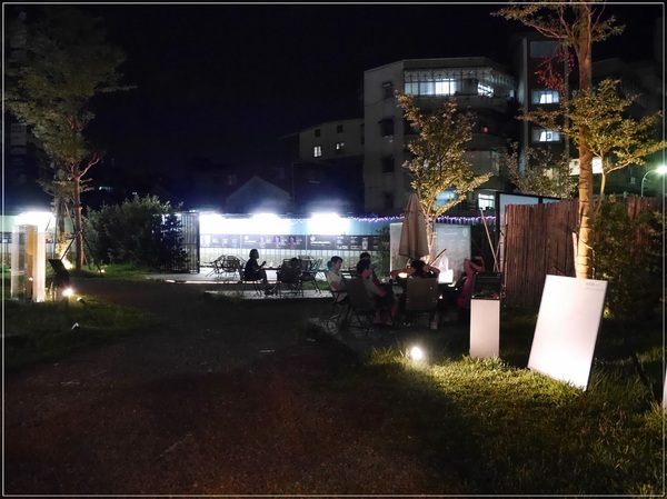 阿達阿永咖啡廳：【中和】阿達阿永咖啡廳－由 <達永建設 x 5 Senses x 聞山咖啡> 合作 ‧ 南勢角捷運站4號出口 ‧ 圓通通小綠地