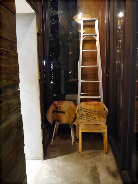 阿達阿永咖啡廳：【中和】阿達阿永咖啡廳－由 <達永建設 x 5 Senses x 聞山咖啡> 合作 ‧ 南勢角捷運站4號出口 ‧ 圓通通小綠地