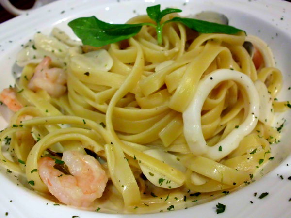 鄰居家 NEXT DOOR：【台北．永康街】鄰居家NEXT DOOR-「香味撲鼻義大利麵上桌」