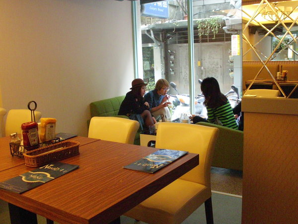 鄰居家 NEXT DOOR：【台北．永康街】鄰居家NEXT DOOR-「香味撲鼻義大利麵上桌」