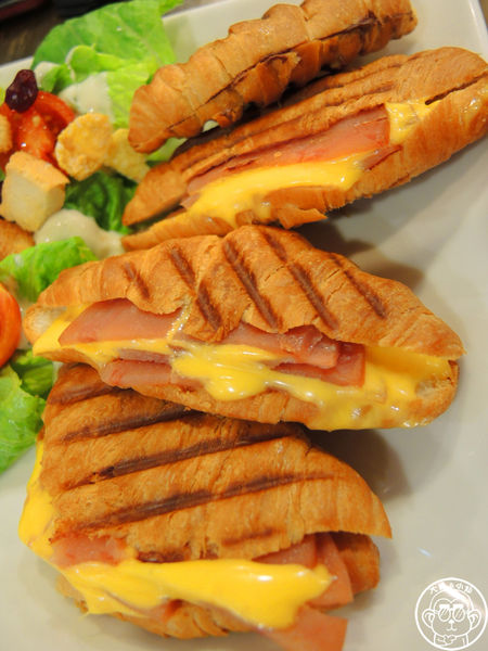 小春日和 動物雜貨:呷飽祙【台北松山・小春日和】結合寵物美容的複合式咖啡廳