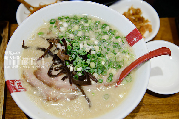 ラーメン凪 Ramen Nagi 豚骨拉麵(天母店)：【凪NAGI】進階班豚骨拉麵 叉燒大片嚇死人
