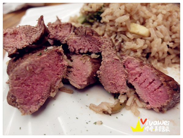 鄰居家 NEXT DOOR：台北大安區｜永康街內的美式料理餐廳『鄰居家 NEXT DOOR』 東門站 象山線 商業午餐 早午餐 漢堡 義大利麵 素食 慶生 Taipei Food Eat