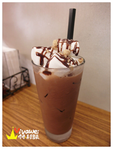 鄰居家 NEXT DOOR：台北大安區｜永康街內的美式料理餐廳『鄰居家 NEXT DOOR』 東門站 象山線 商業午餐 早午餐 漢堡 義大利麵 素食 慶生 Taipei Food Eat