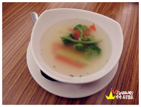 鄰居家 NEXT DOOR：台北大安區｜永康街內的美式料理餐廳『鄰居家 NEXT DOOR』 東門站 象山線 商業午餐 早午餐 漢堡 義大利麵 素食 慶生 Taipei Food Eat