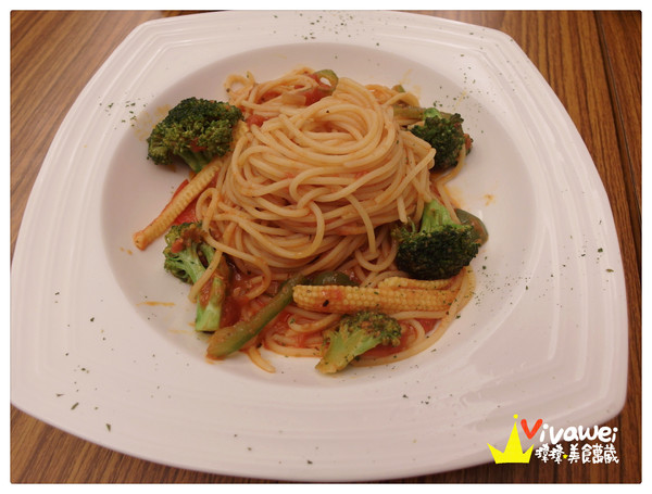 鄰居家 NEXT DOOR：台北大安區｜永康街內的美式料理餐廳『鄰居家 NEXT DOOR』 東門站 象山線 商業午餐 早午餐 漢堡 義大利麵 素食 慶生 Taipei Food Eat