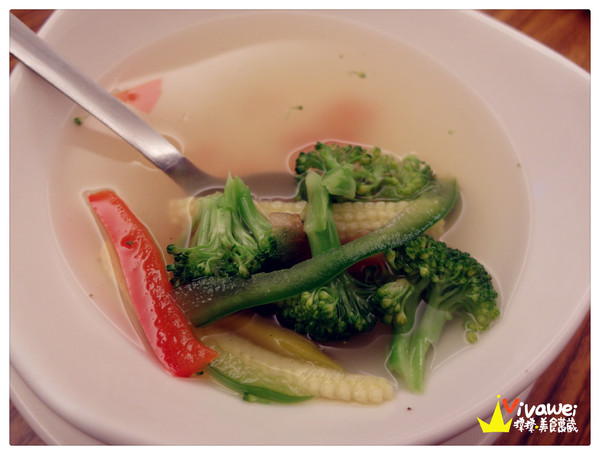 鄰居家 NEXT DOOR：台北大安區｜永康街內的美式料理餐廳『鄰居家 NEXT DOOR』 東門站 象山線 商業午餐 早午餐 漢堡 義大利麵 素食 慶生 Taipei Food Eat