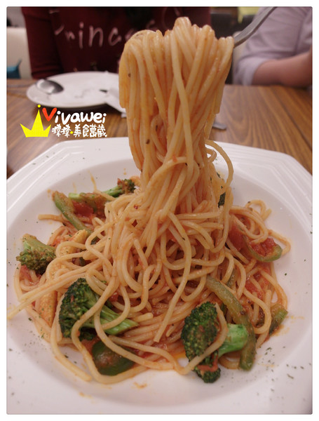 鄰居家 NEXT DOOR：台北大安區｜永康街內的美式料理餐廳『鄰居家 NEXT DOOR』 東門站 象山線 商業午餐 早午餐 漢堡 義大利麵 素食 慶生 Taipei Food Eat