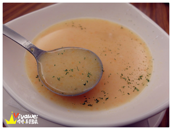 鄰居家 NEXT DOOR：台北大安區｜永康街內的美式料理餐廳『鄰居家 NEXT DOOR』 東門站 象山線 商業午餐 早午餐 漢堡 義大利麵 素食 慶生 Taipei Food Eat