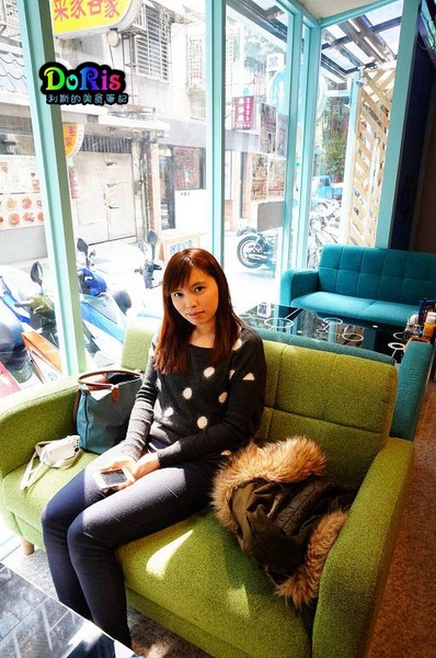 鄰居家 NEXT DOOR:鮮豔的亮藍大門超吸睛 永康美式餐廳新選擇-鄰居家 NEXT DOOR