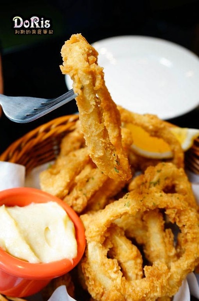 鄰居家 NEXT DOOR:鮮豔的亮藍大門超吸睛 永康美式餐廳新選擇-鄰居家 NEXT DOOR