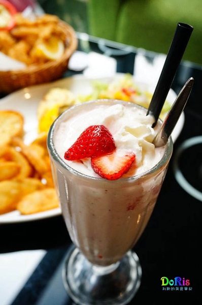 鄰居家 NEXT DOOR:鮮豔的亮藍大門超吸睛 永康美式餐廳新選擇-鄰居家 NEXT DOOR