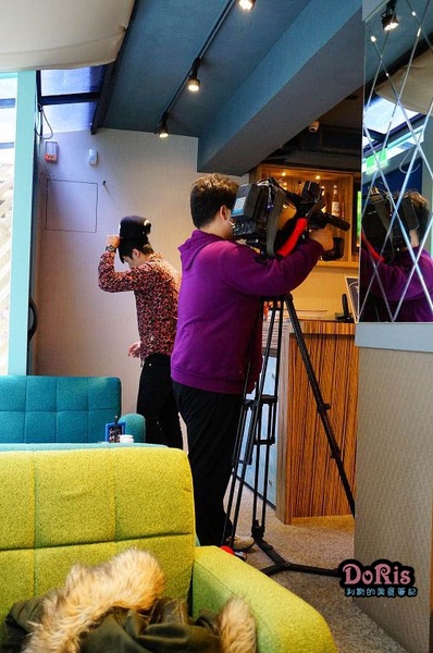 鄰居家 NEXT DOOR:鮮豔的亮藍大門超吸睛 永康美式餐廳新選擇-鄰居家 NEXT DOOR