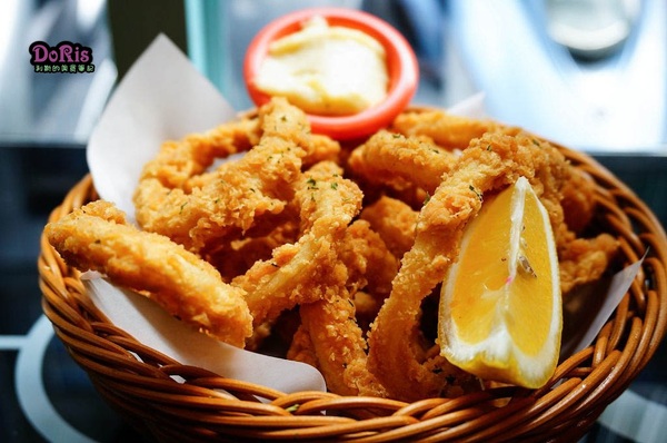 鄰居家 NEXT DOOR:鮮豔的亮藍大門超吸睛 永康美式餐廳新選擇-鄰居家 NEXT DOOR