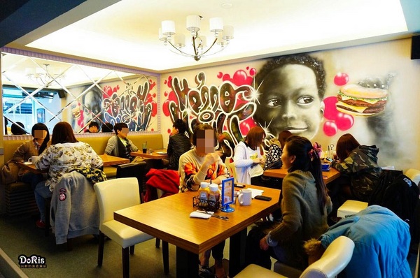 鄰居家 NEXT DOOR:鮮豔的亮藍大門超吸睛 永康美式餐廳新選擇-鄰居家 NEXT DOOR