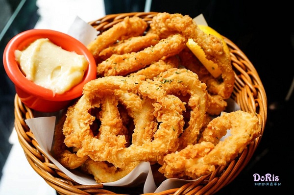 鄰居家 NEXT DOOR:鮮豔的亮藍大門超吸睛 永康美式餐廳新選擇-鄰居家 NEXT DOOR