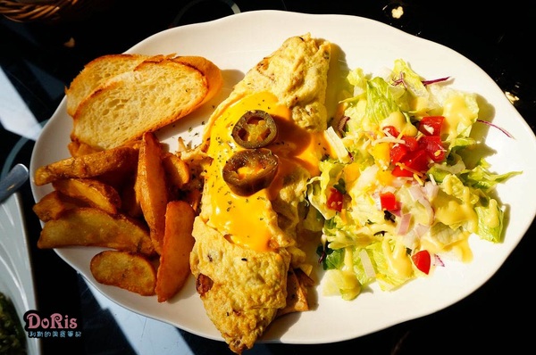 鄰居家 NEXT DOOR:鮮豔的亮藍大門超吸睛 永康美式餐廳新選擇-鄰居家 NEXT DOOR