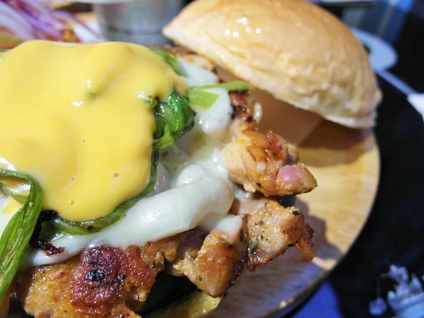 鄰居家 NEXT DOOR:【大安】鄰居家 NEXT DOOR。美式漢堡好好食。輕鬆舒適當自己家