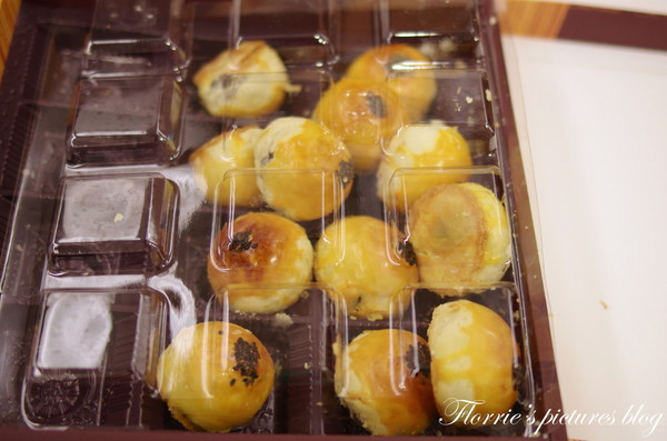 夢饗烘焙：台中美食~BAKING DREAM夢饗烘焙坊--2014中秋禮盒(金賞品饌)~細膩的蛋黃酥，讓我不禁一口接一口