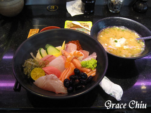 生魚片蓋飯(三多屋二門市爸爸嘴)