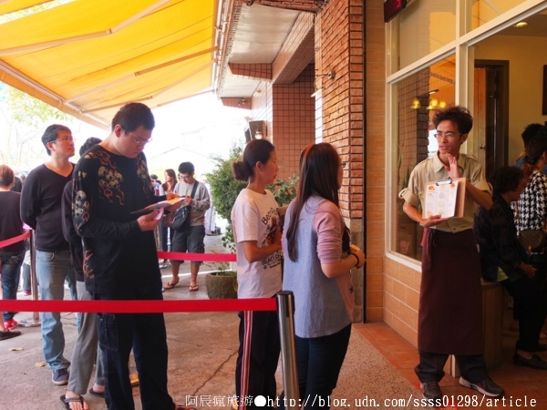 心之和烘焙屋:【美食特搜。屏東潮州鎮】心之和烘焙屋。買蛋糕像在排電影票 紅遍全台冠軍起司蛋糕