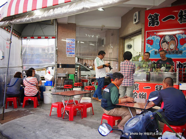 第一猛東石烤鮮蚵(櫻花路分店)：【食記】台中第一猛東石烤鮮蚵西屯店@西屯MRT櫻花 : 東西果然很新鮮,烤的功力也不錯,記得要對海鮮有點認知比較安全【食記】台中第一猛東石烤鮮蚵西屯店@西屯MRT櫻花 : 東西果然很新鮮,烤的功力也不錯,記得要對海鮮有點認知比較安全