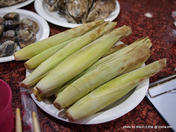 第一猛東石烤鮮蚵(櫻花路分店)：【食記】台中第一猛東石烤鮮蚵西屯店@西屯MRT櫻花 : 東西果然很新鮮,烤的功力也不錯,記得要對海鮮有點認知比較安全【食記】台中第一猛東石烤鮮蚵西屯店@西屯MRT櫻花 : 東西果然很新鮮,烤的功力也不錯,記得要對海鮮有點認知比較安全