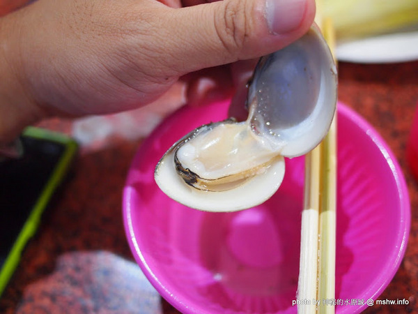 第一猛東石烤鮮蚵(櫻花路分店)：【食記】台中第一猛東石烤鮮蚵西屯店@西屯MRT櫻花 : 東西果然很新鮮,烤的功力也不錯,記得要對海鮮有點認知比較安全【食記】台中第一猛東石烤鮮蚵西屯店@西屯MRT櫻花 : 東西果然很新鮮,烤的功力也不錯,記得要對海鮮有點認知比較安全