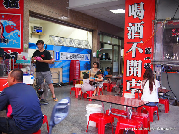 第一猛東石烤鮮蚵(櫻花路分店)：【食記】台中第一猛東石烤鮮蚵西屯店@西屯MRT櫻花 : 東西果然很新鮮,烤的功力也不錯,記得要對海鮮有點認知比較安全【食記】台中第一猛東石烤鮮蚵西屯店@西屯MRT櫻花 : 東西果然很新鮮,烤的功力也不錯,記得要對海鮮有點認知比較安全