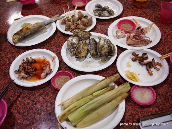 第一猛東石烤鮮蚵(櫻花路分店)：【食記】台中第一猛東石烤鮮蚵西屯店@西屯MRT櫻花 : 東西果然很新鮮,烤的功力也不錯,記得要對海鮮有點認知比較安全【食記】台中第一猛東石烤鮮蚵西屯店@西屯MRT櫻花 : 東西果然很新鮮,烤的功力也不錯,記得要對海鮮有點認知比較安全