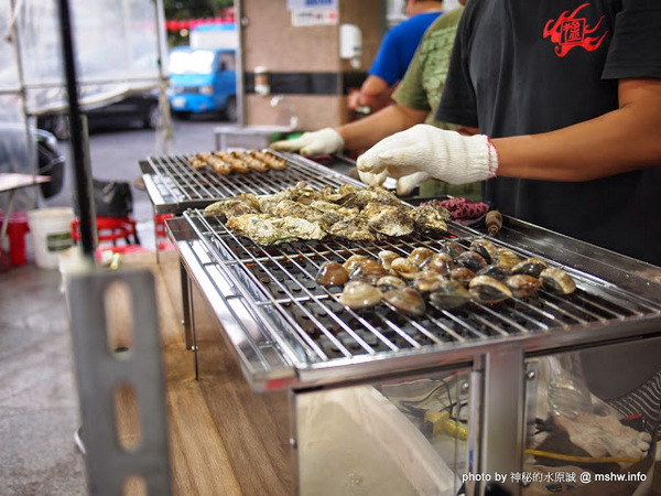 第一猛東石烤鮮蚵(櫻花路分店)：【食記】台中第一猛東石烤鮮蚵西屯店@西屯MRT櫻花 : 東西果然很新鮮,烤的功力也不錯,記得要對海鮮有點認知比較安全【食記】台中第一猛東石烤鮮蚵西屯店@西屯MRT櫻花 : 東西果然很新鮮,烤的功力也不錯,記得要對海鮮有點認知比較安全