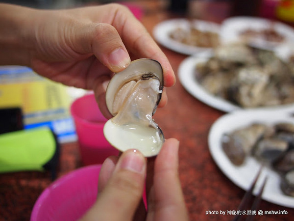 第一猛東石烤鮮蚵(櫻花路分店)：【食記】台中第一猛東石烤鮮蚵西屯店@西屯MRT櫻花 : 東西果然很新鮮,烤的功力也不錯,記得要對海鮮有點認知比較安全【食記】台中第一猛東石烤鮮蚵西屯店@西屯MRT櫻花 : 東西果然很新鮮,烤的功力也不錯,記得要對海鮮有點認知比較安全