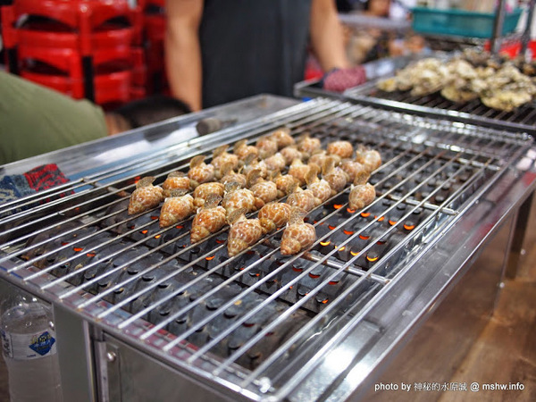 第一猛東石烤鮮蚵(櫻花路分店)：【食記】台中第一猛東石烤鮮蚵西屯店@西屯MRT櫻花 : 東西果然很新鮮,烤的功力也不錯,記得要對海鮮有點認知比較安全【食記】台中第一猛東石烤鮮蚵西屯店@西屯MRT櫻花 : 東西果然很新鮮,烤的功力也不錯,記得要對海鮮有點認知比較安全