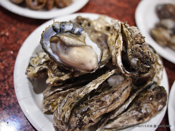 第一猛東石烤鮮蚵(櫻花路分店)：【食記】台中第一猛東石烤鮮蚵西屯店@西屯MRT櫻花 : 東西果然很新鮮,烤的功力也不錯,記得要對海鮮有點認知比較安全【食記】台中第一猛東石烤鮮蚵西屯店@西屯MRT櫻花 : 東西果然很新鮮,烤的功力也不錯,記得要對海鮮有點認知比較安全